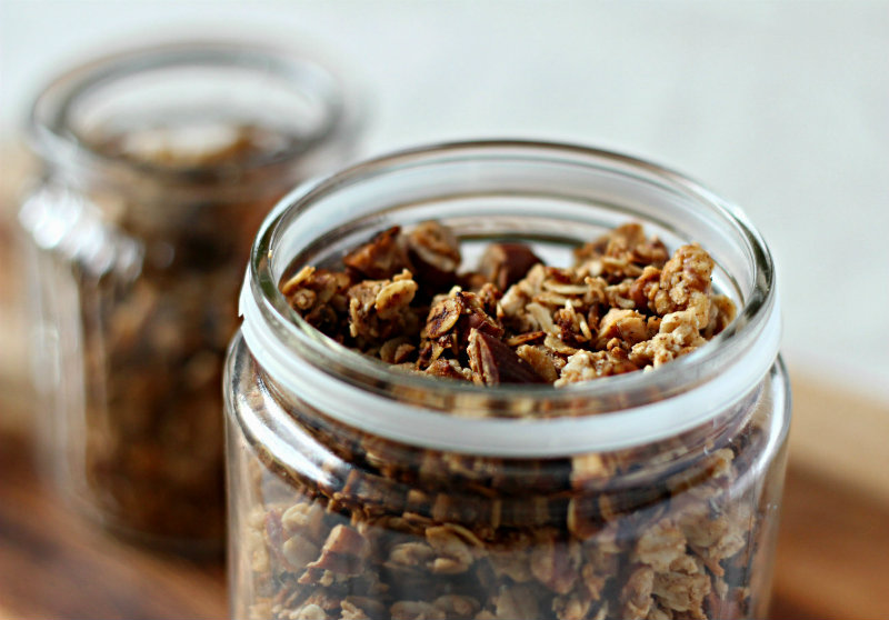 Gingerbread granola || to her core