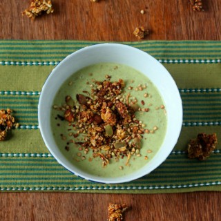 Delicious, quick and healthy - this green smoothie bowl makes the perfect breakfast