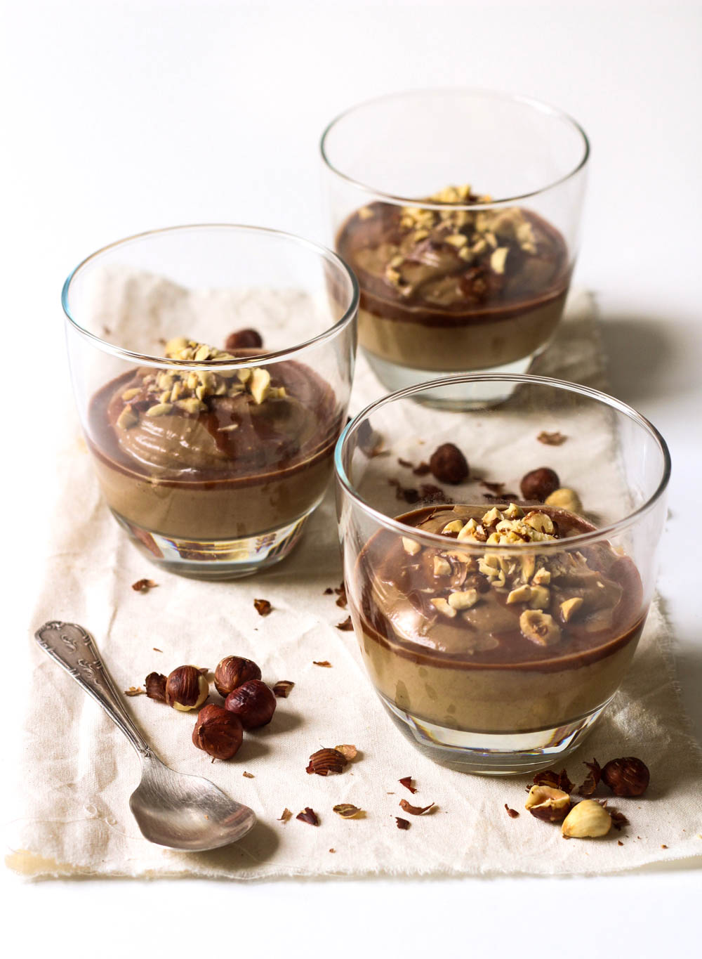 Roasted hazelnut and chocolate mousse (aka healthy N(o)tella cups)